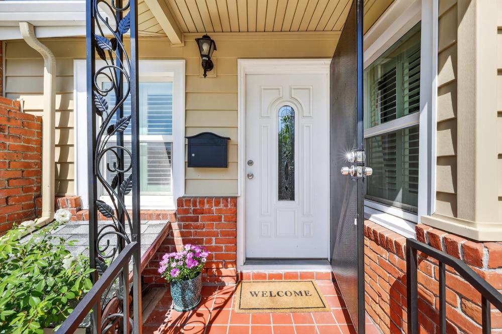 3620 E Country Club Lane