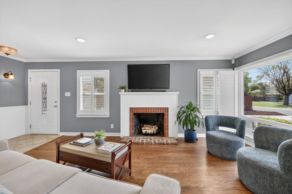 3620 E Country Club Lane