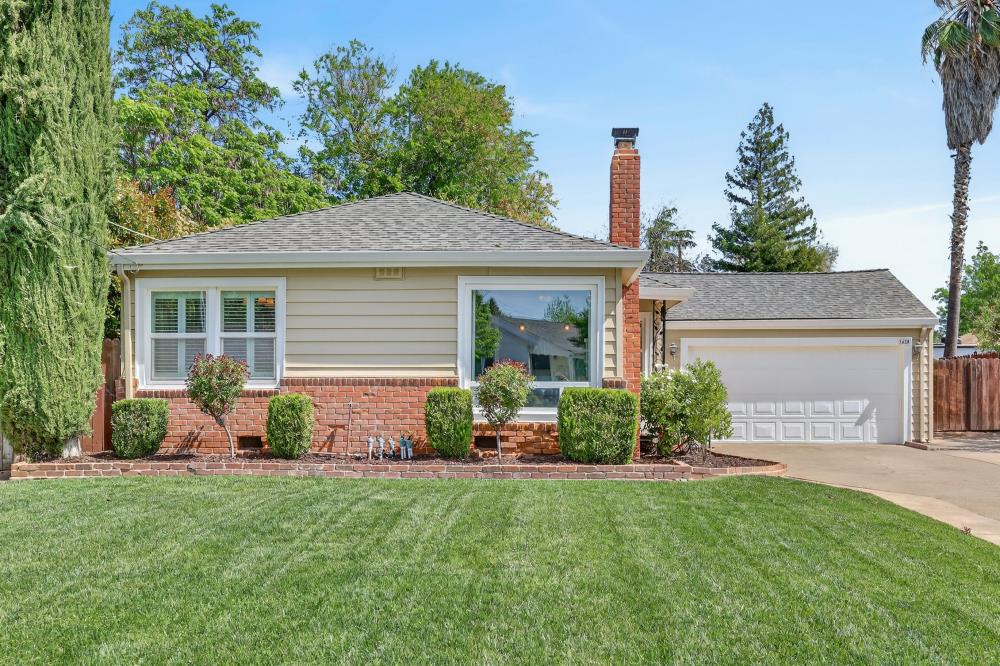 3620 E Country Club Lane