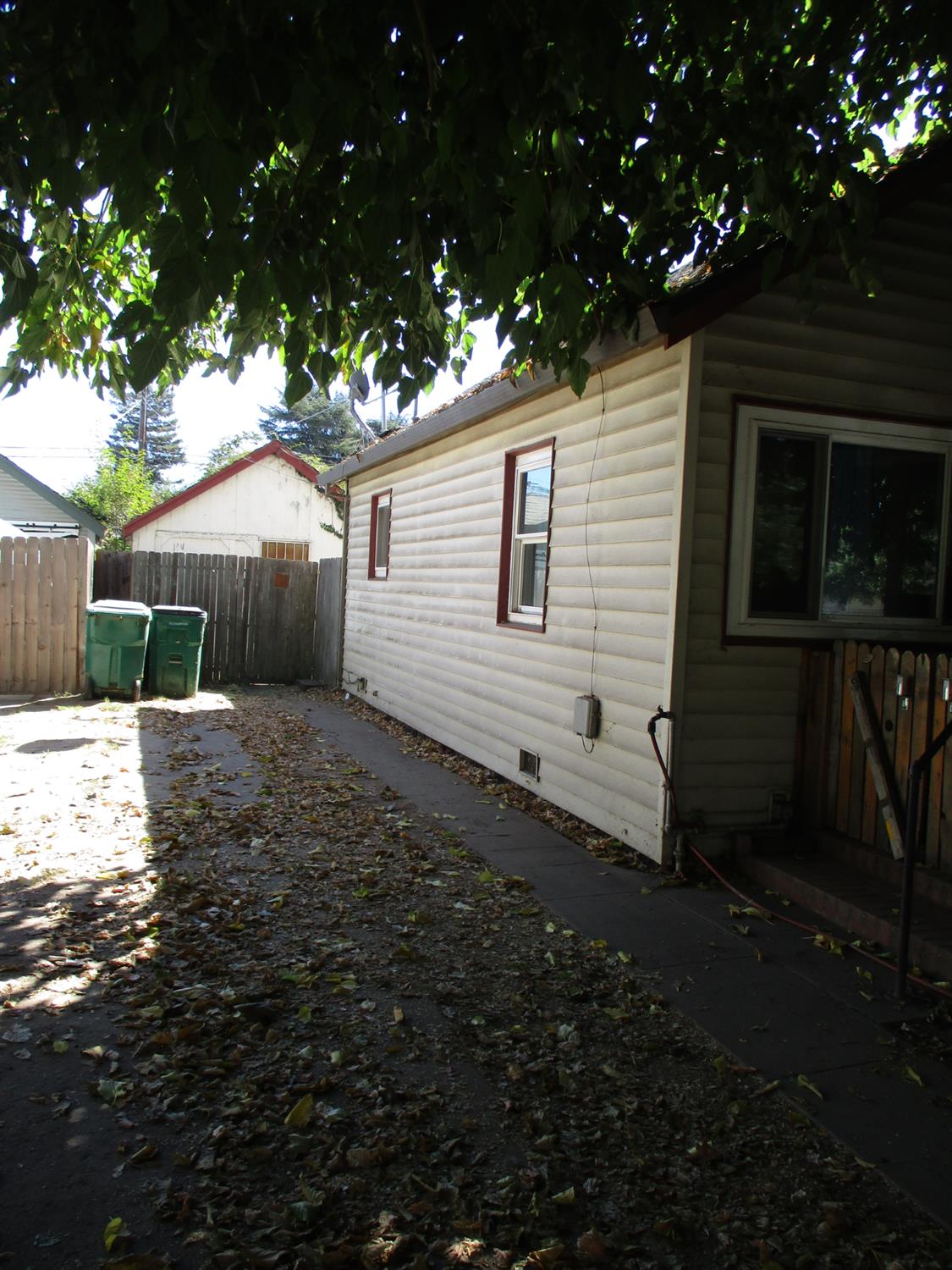 724 S School Street