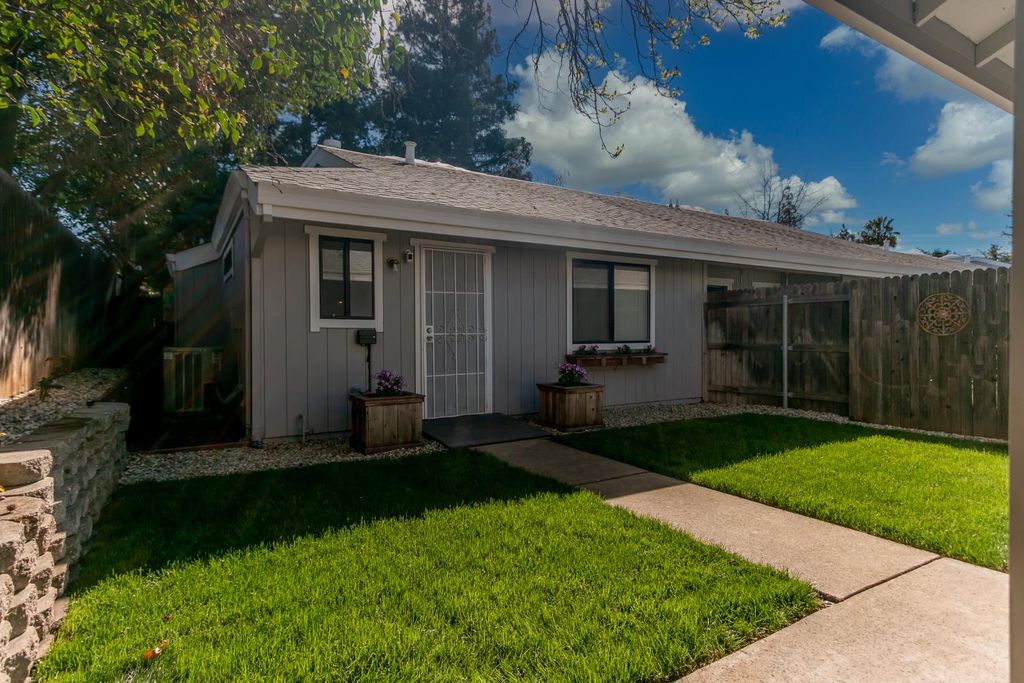 Photo of 3635 Gold Creek Lane, Sacramento, CA 95827 (MLS # 226030145)