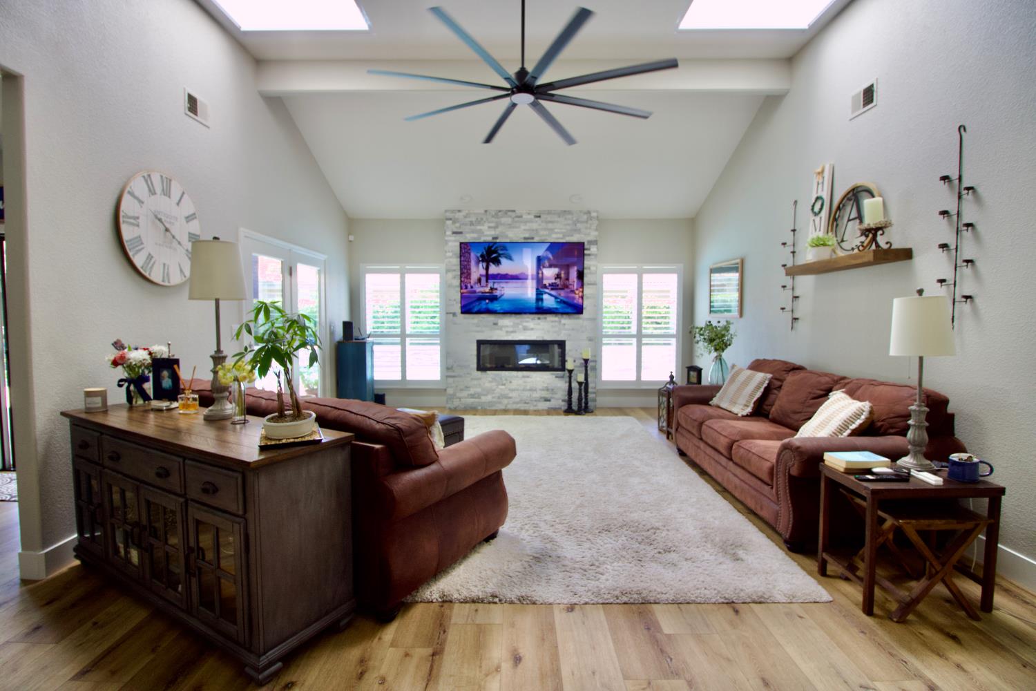 912 Bogarin Lane