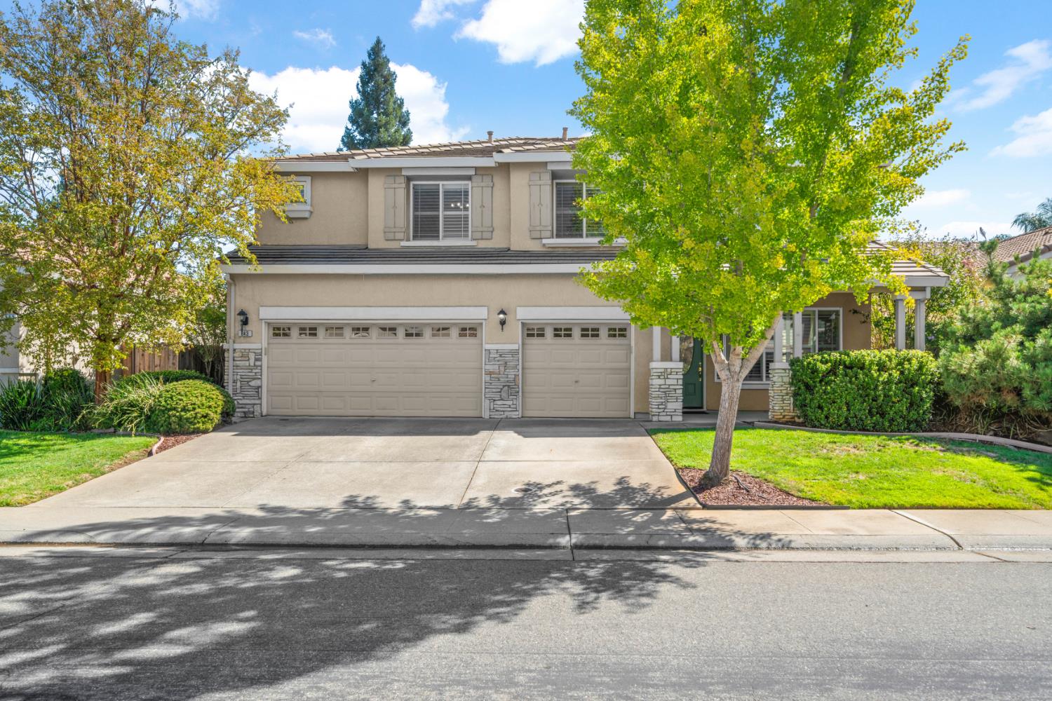 843 Leith Court