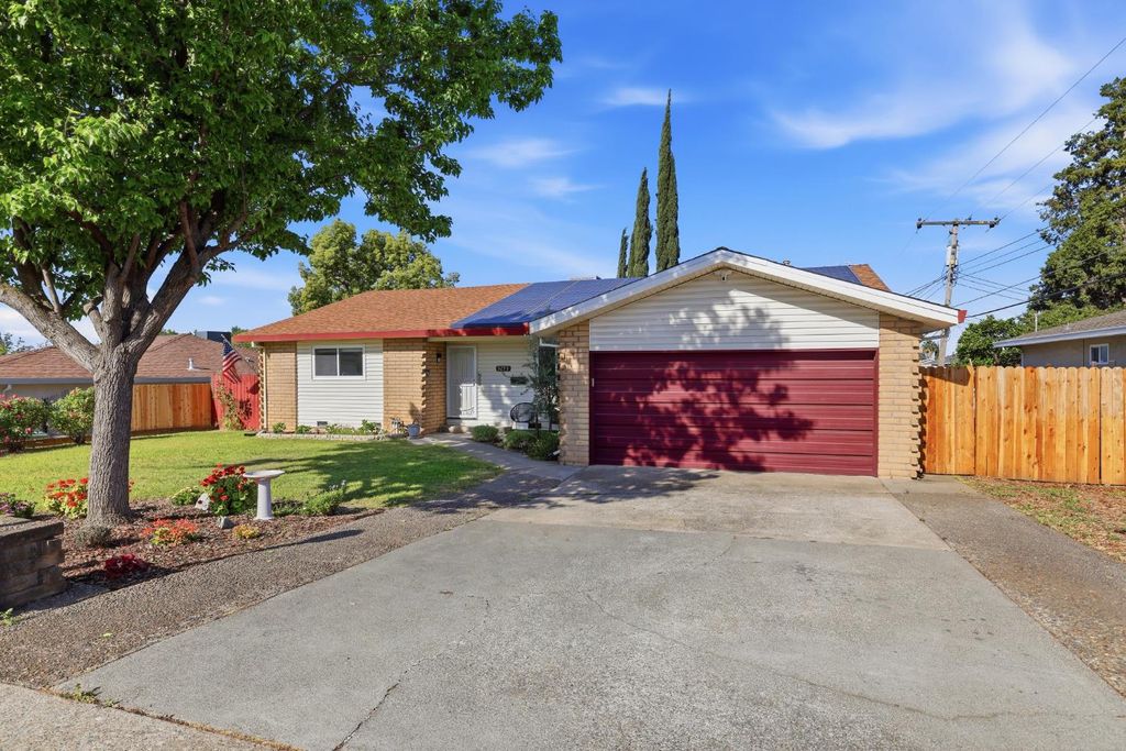 Photo of 5295 Baumgart Way, Carmichael, CA 95608 (MLS # 226037734)
