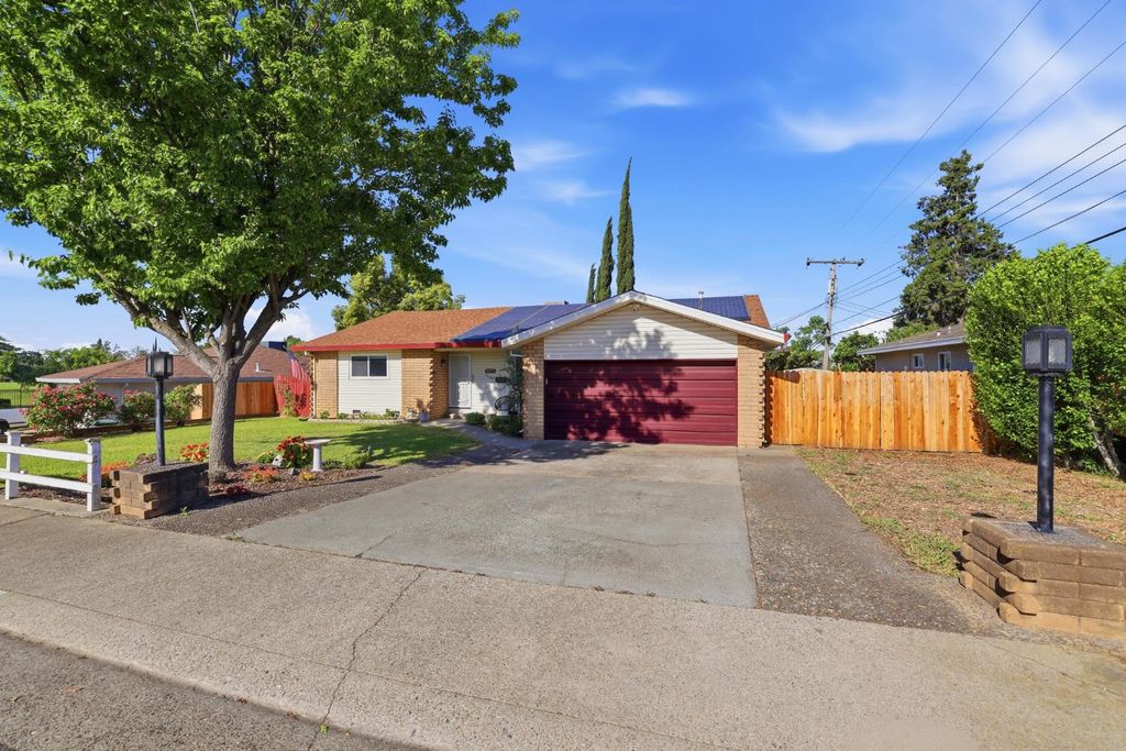 Photo of 5295 Baumgart Way, Carmichael, CA 95608 (MLS # 226037734)