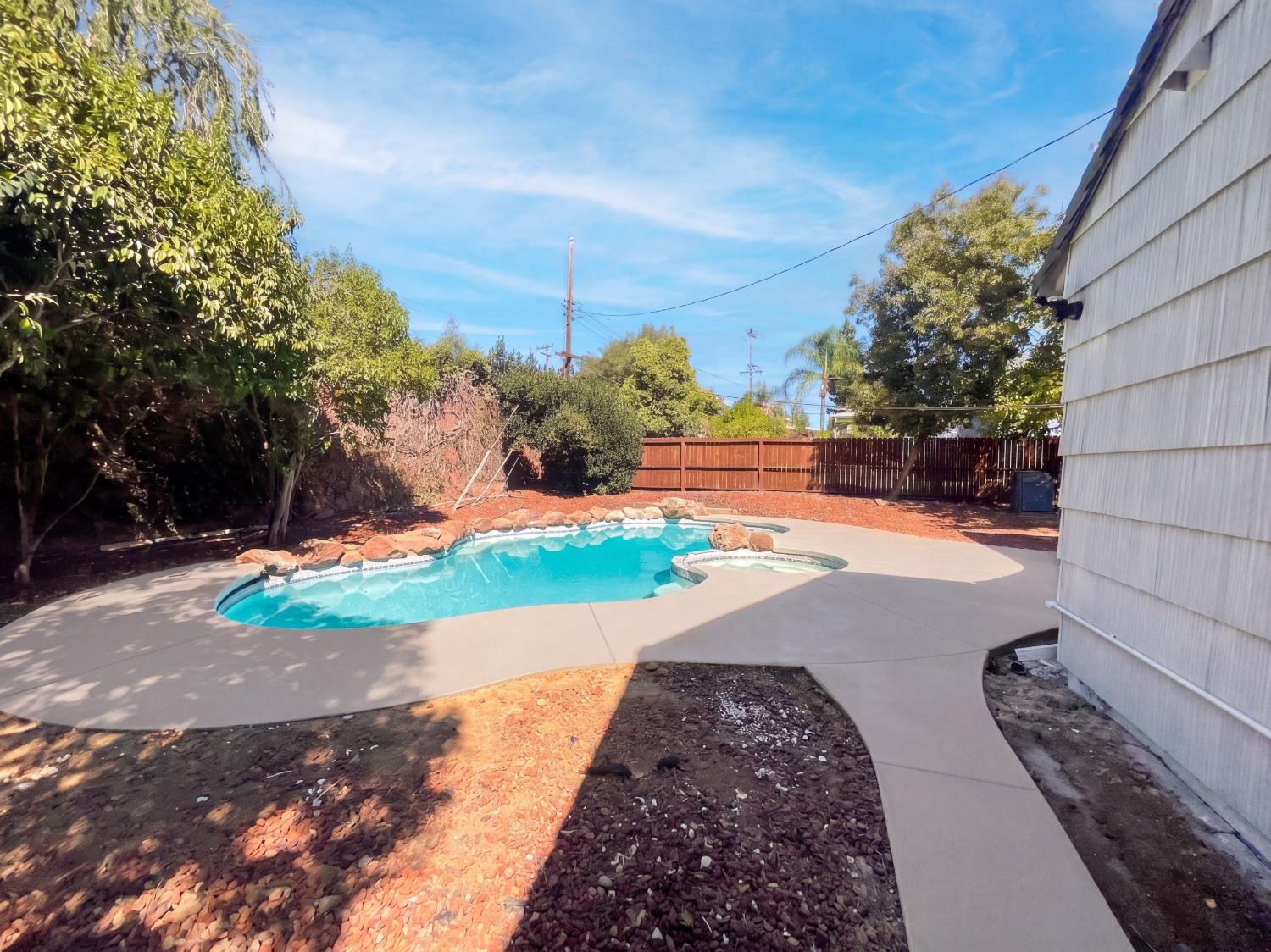 6150 Parkoaks Drive