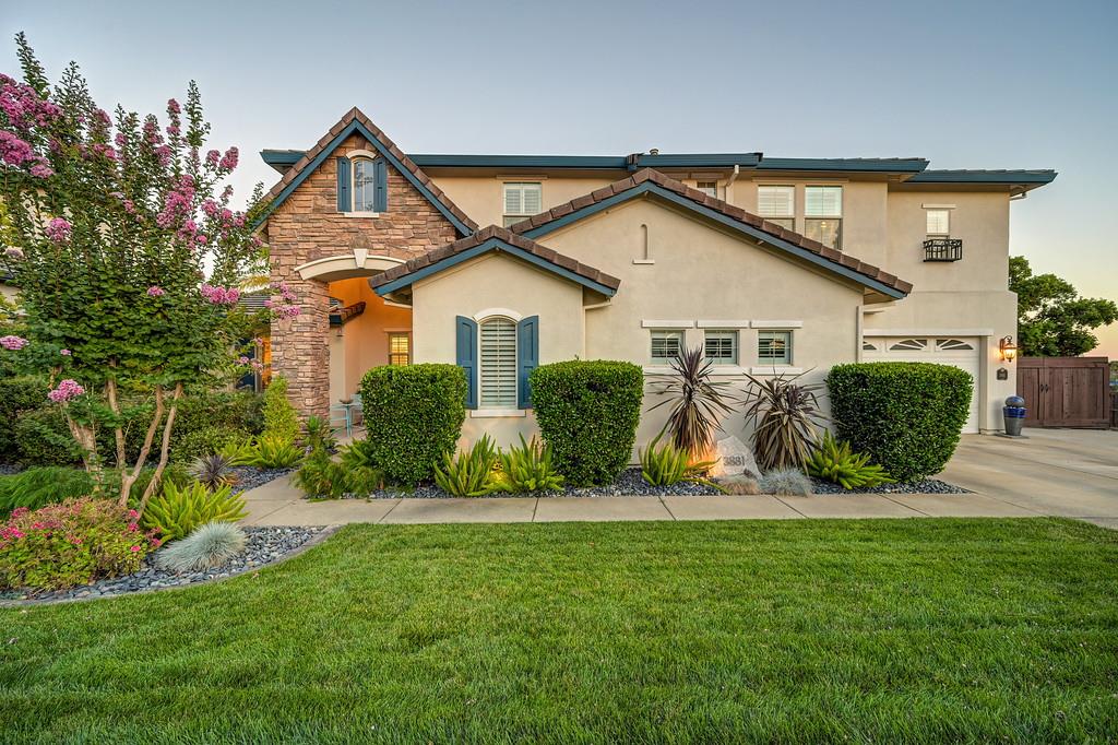 3881 Black Oak Dr