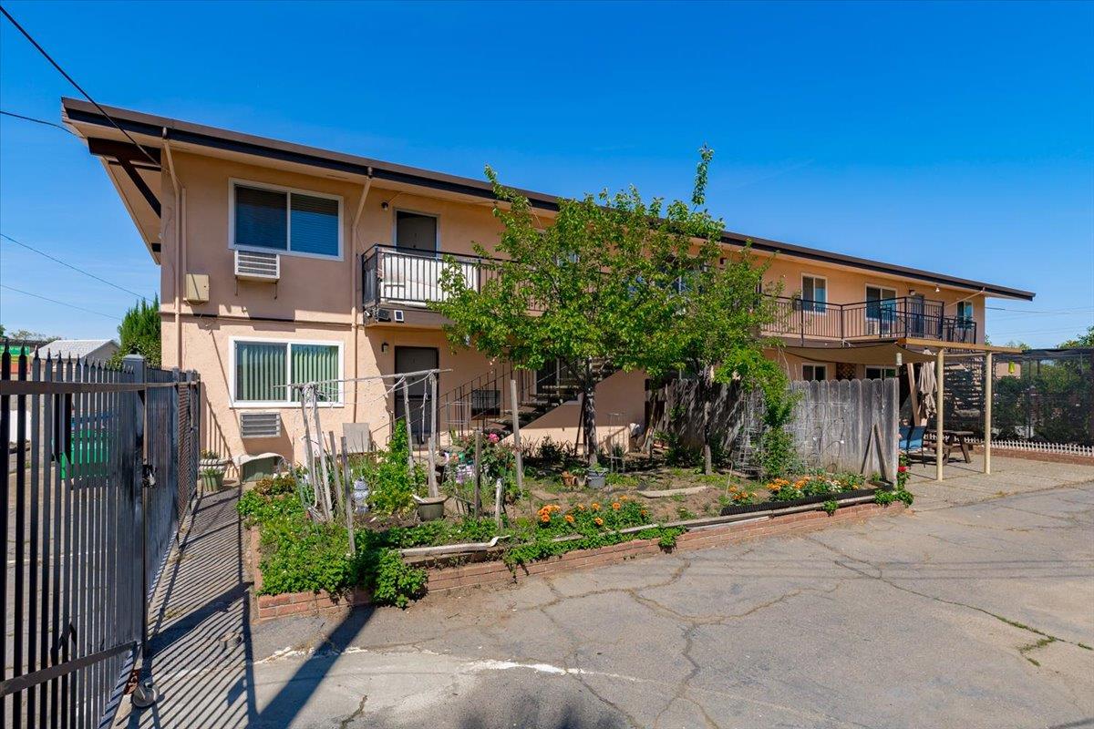 2736 Connie Drive