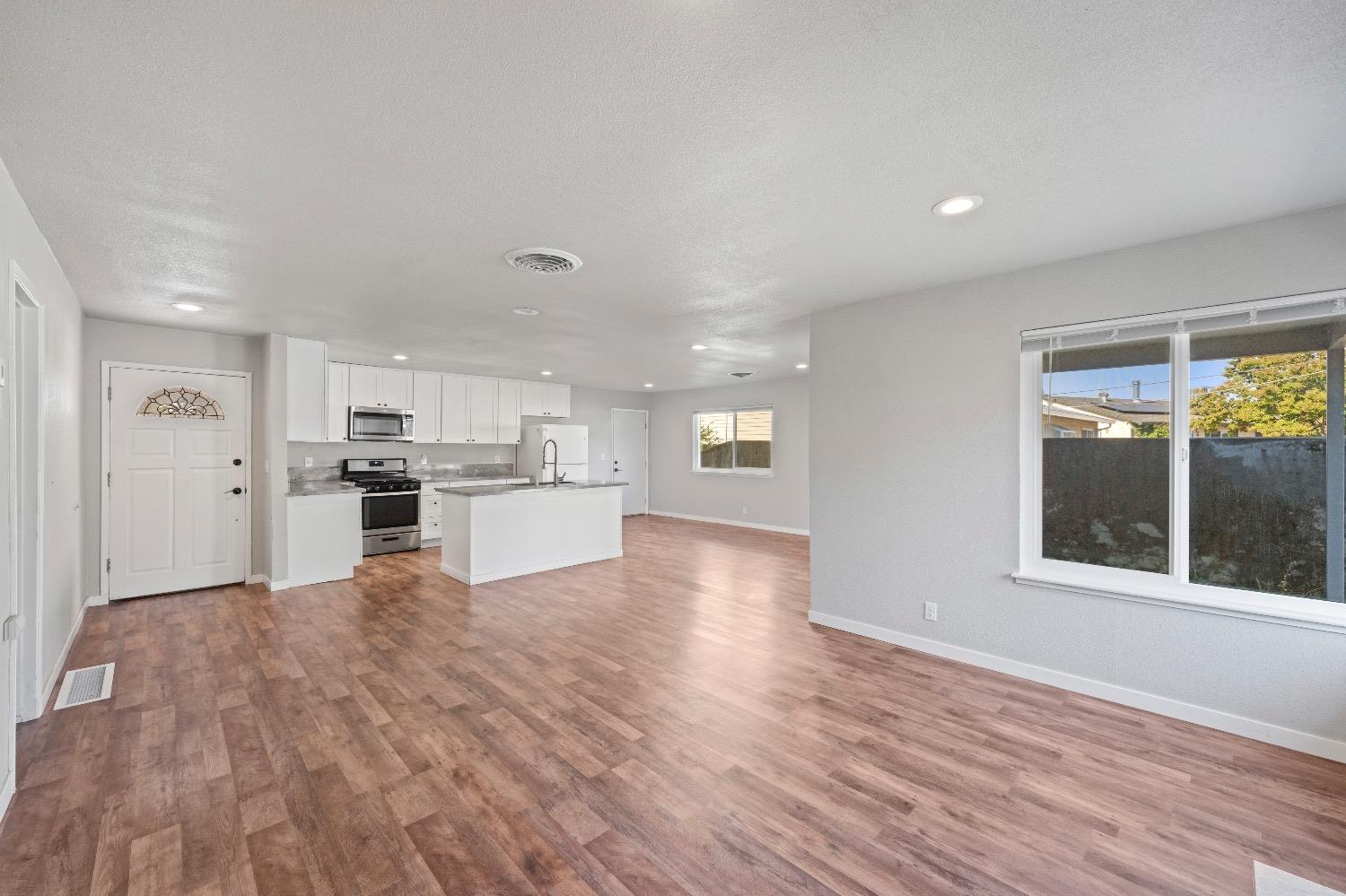 4420 Fenwick