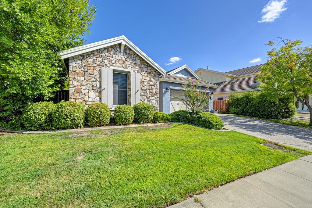 1261 Tiverton Lane