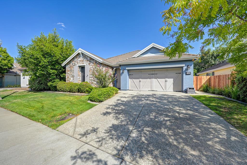 1261 Tiverton Lane