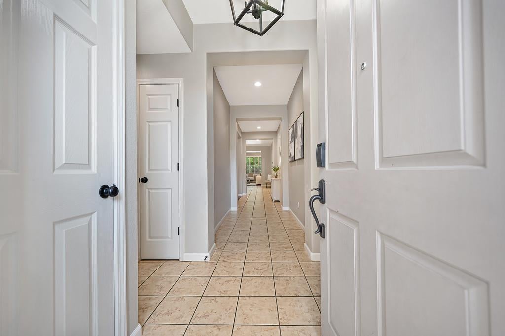 1261 Tiverton Lane