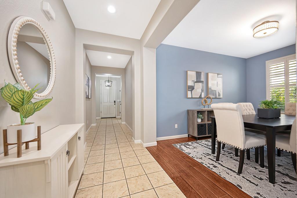 1261 Tiverton Lane
