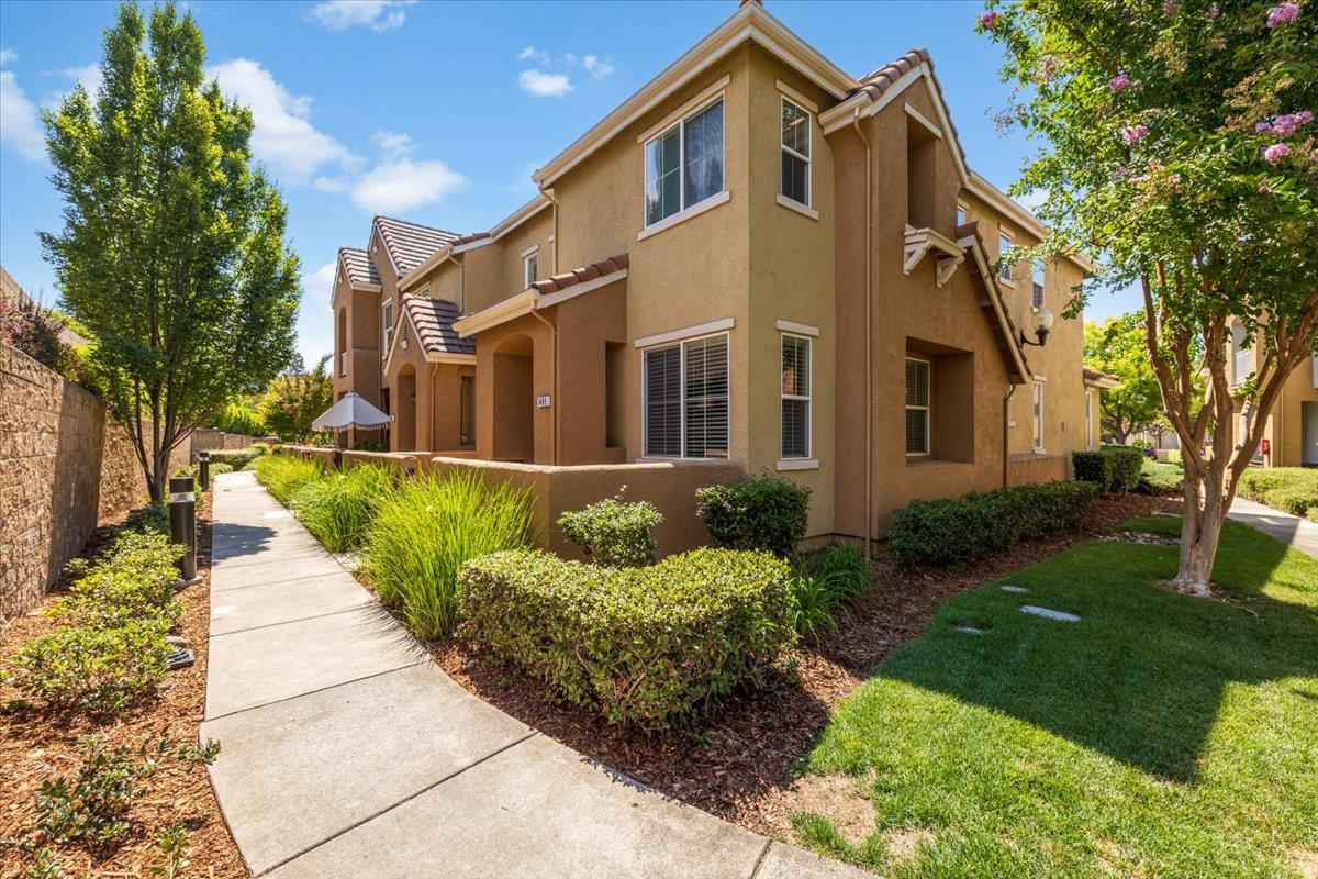 1406 Dante Circle
