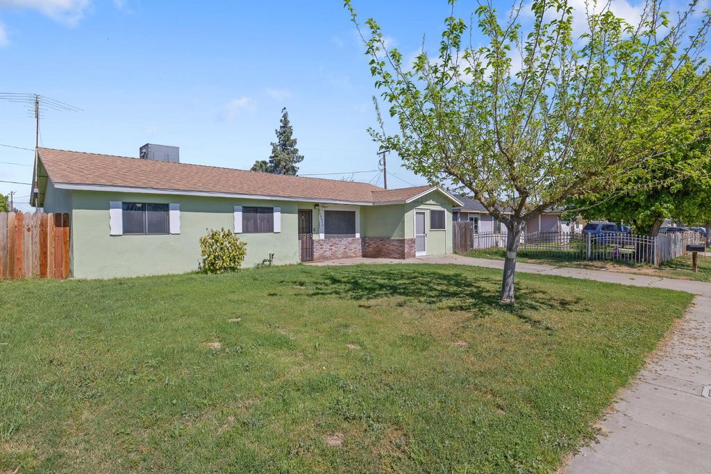 Photo of 10840 Beverly Drive, Hanford, CA 93230 (MLS # 226035085)