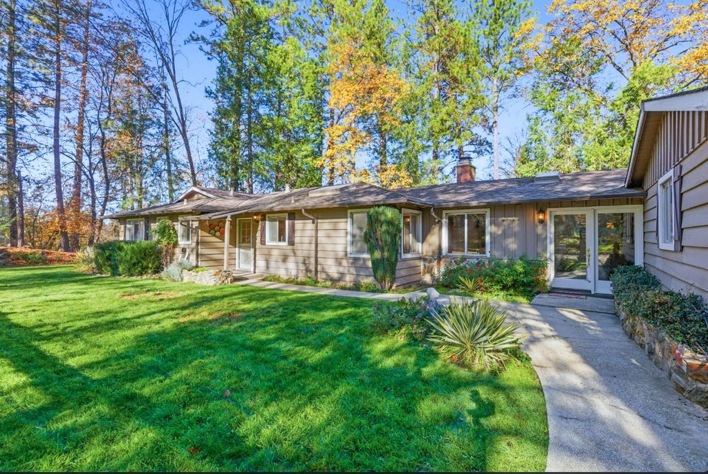 Photo of 945 Acacia Drive, Meadow Vista, CA 95722 (MLS # 225147151)