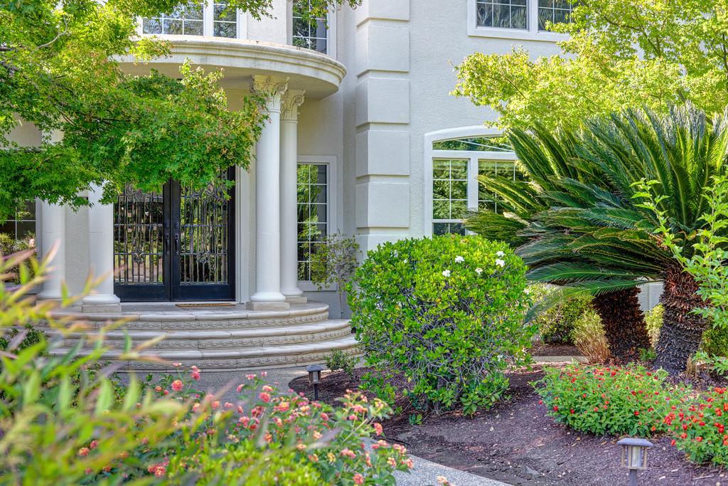 9125 Los Lagos Circle S
