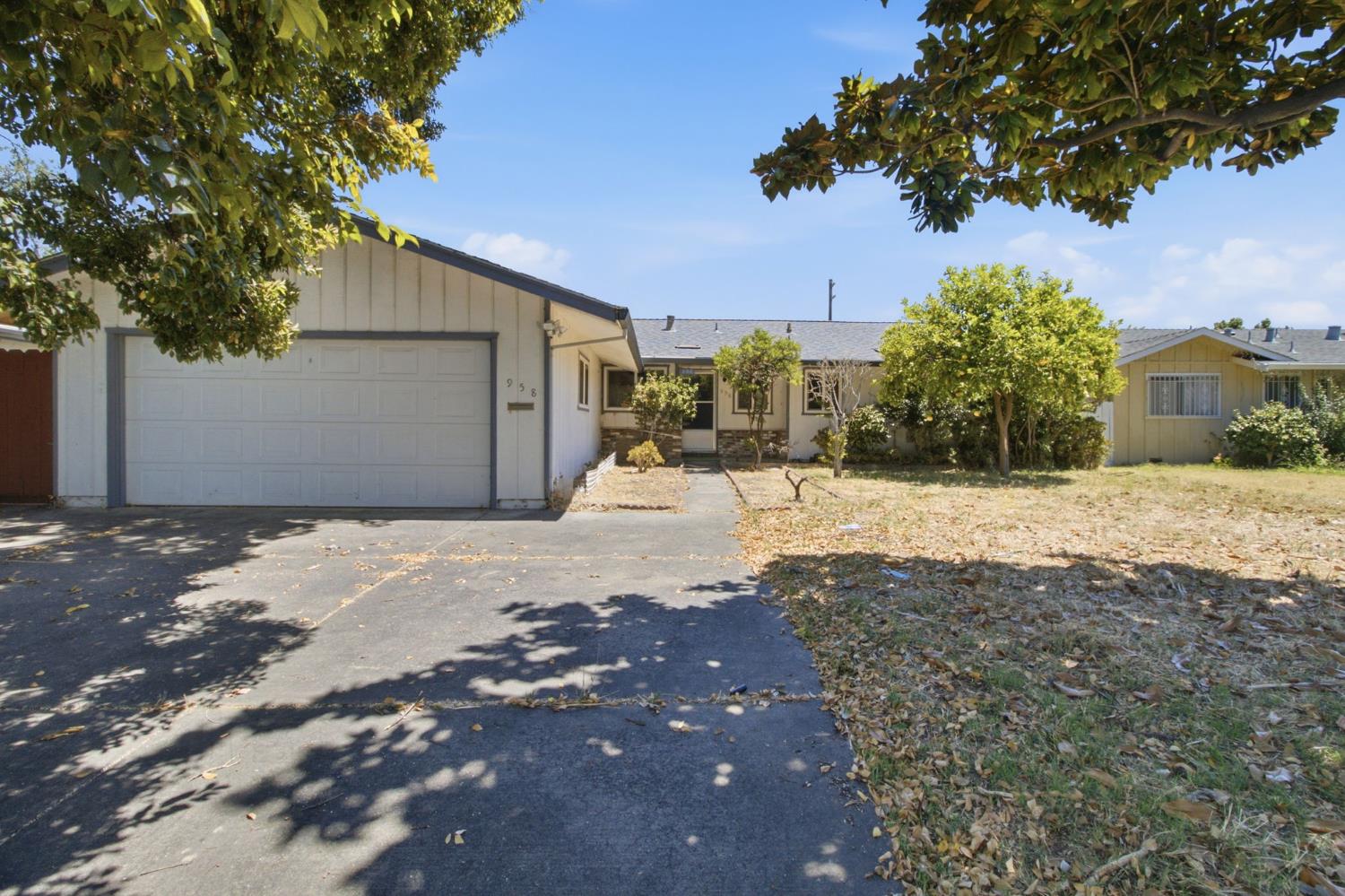 958 E Yorkshire Drive - Photo 3