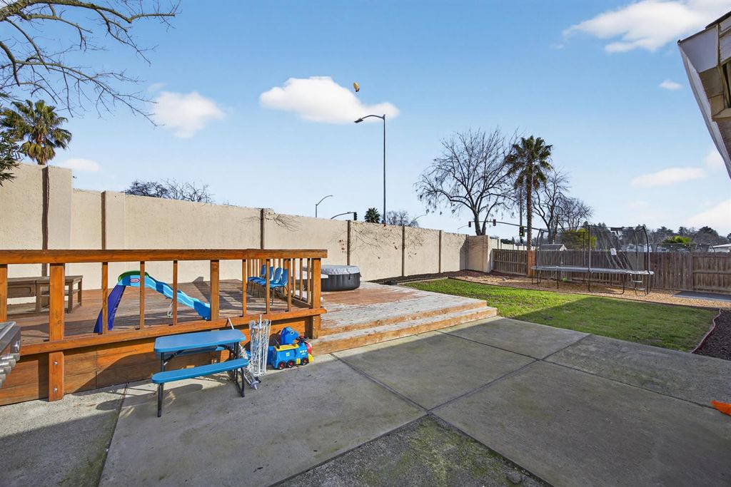 Photo of 3237 Oriole Way, Antelope, CA 95843 (MLS # 226003726)