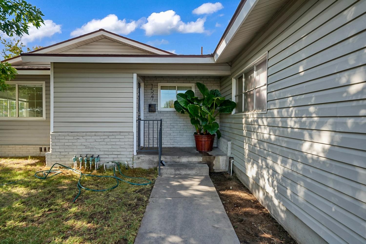 1527 Underwood Avenue - Photo 4