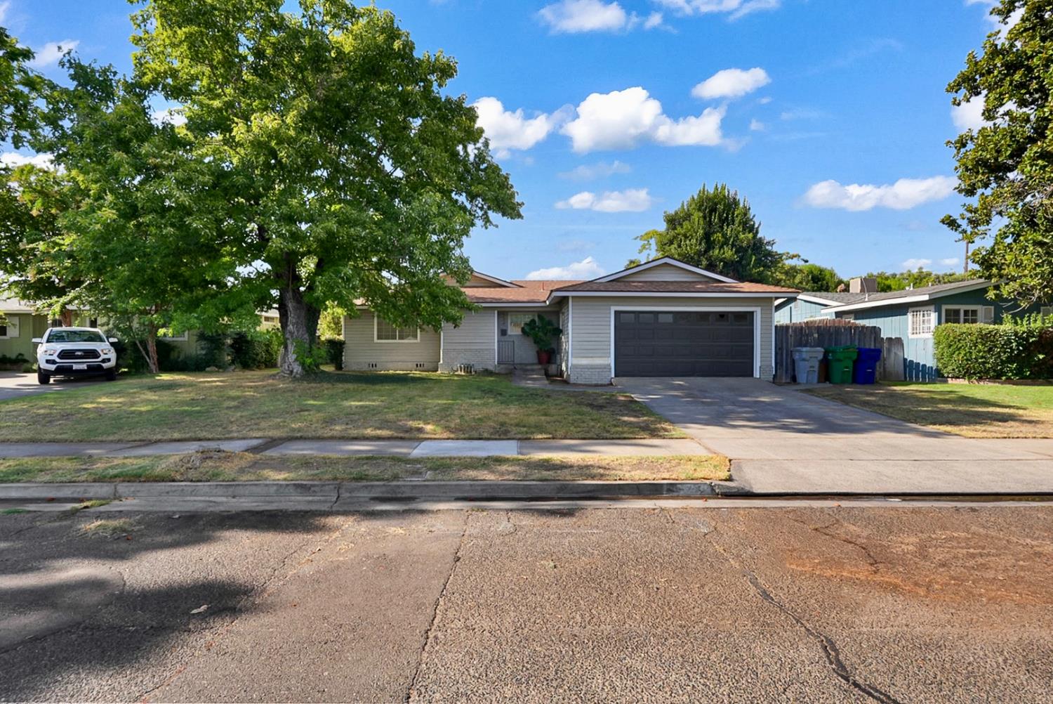 1527 Underwood Avenue - Photo 3
