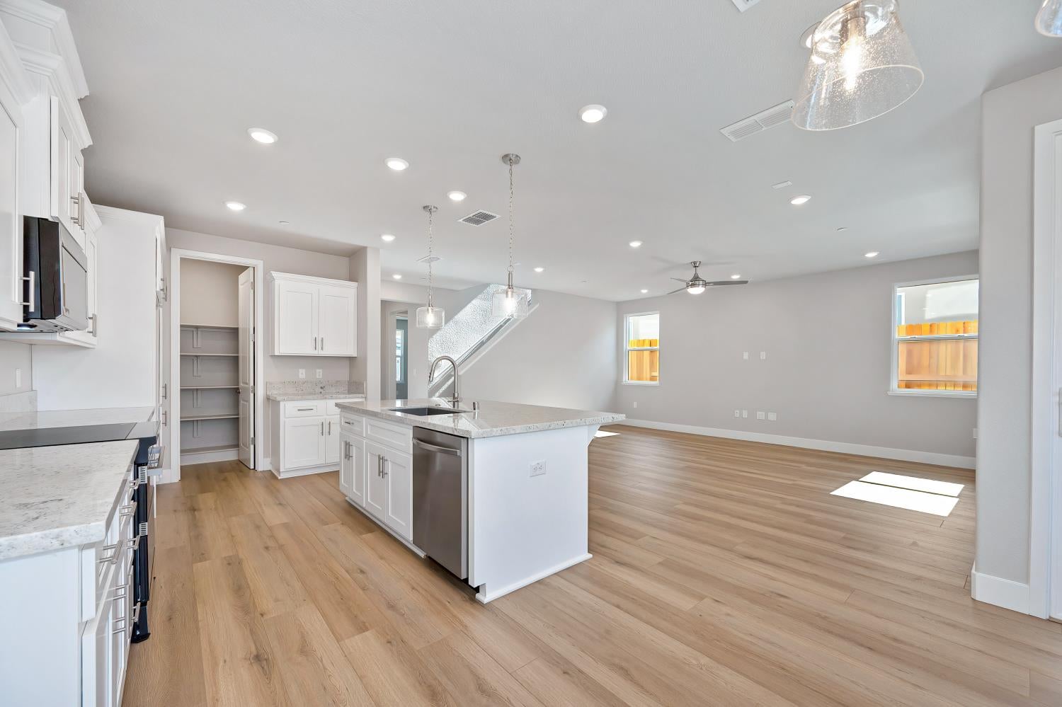2709 Contour Way