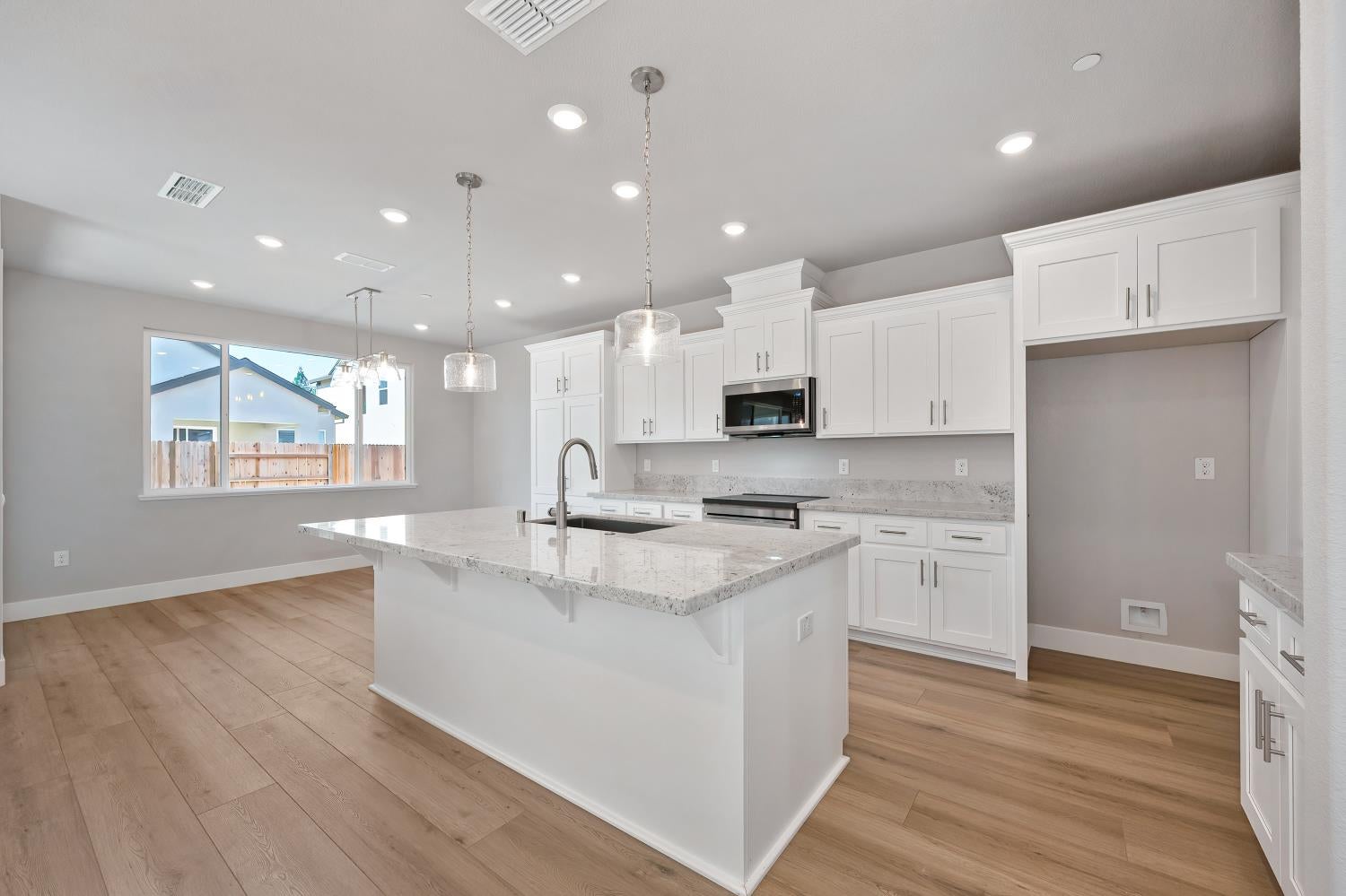 2709 Contour Way