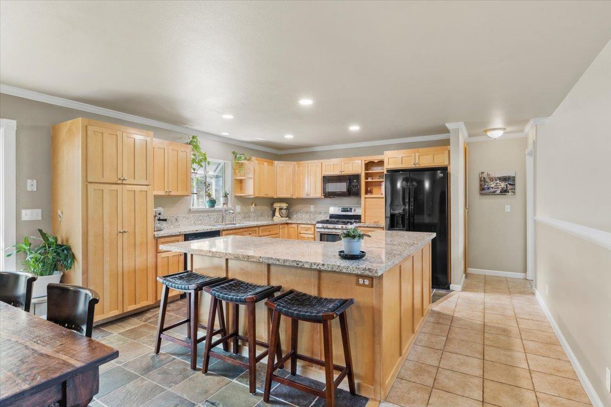 2000 Oak Knoll Court