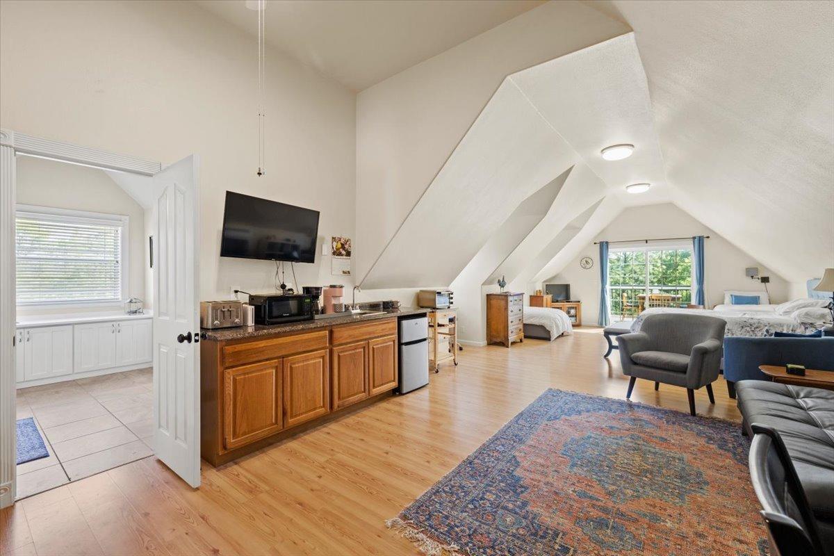 2000 Oak Knoll Court