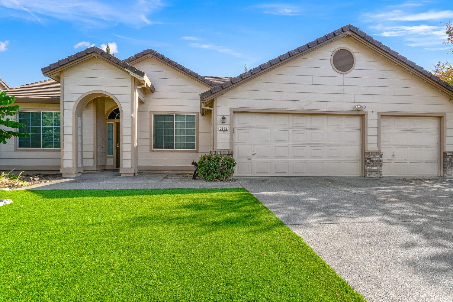 2926 Aquamarine Circle