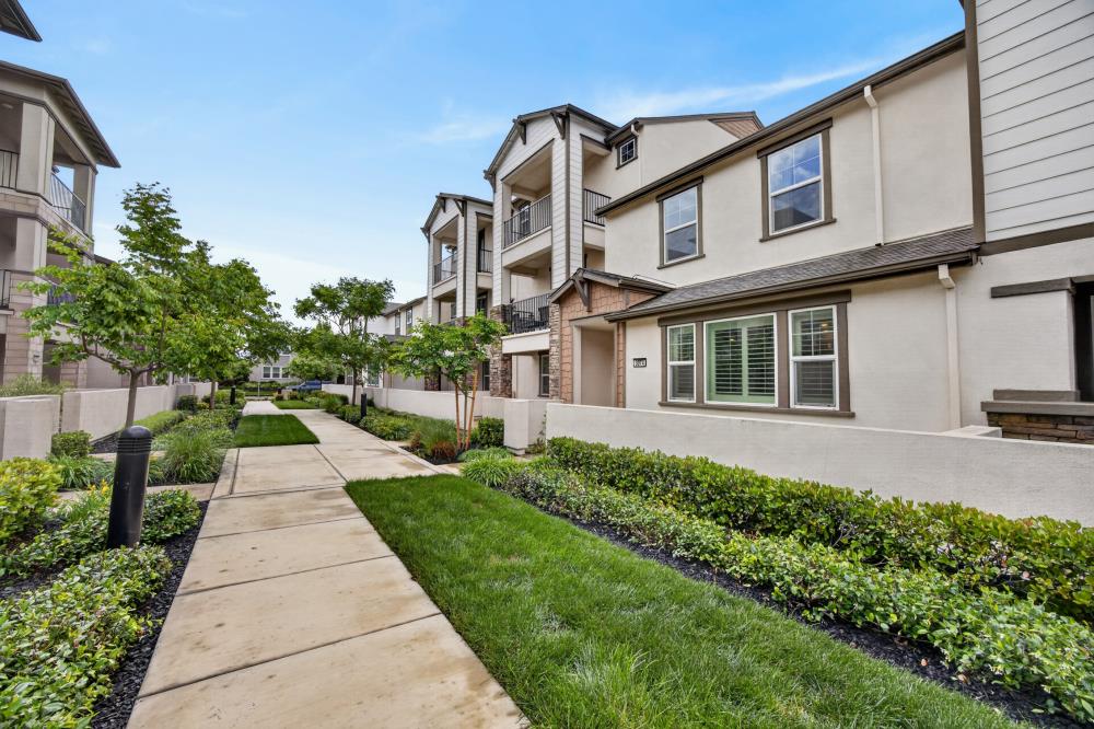 3074 Meadow Run Walk