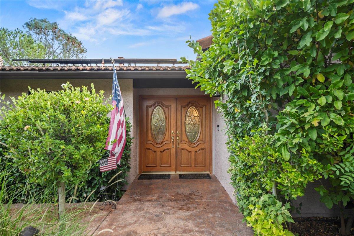 3900 Loma Drive