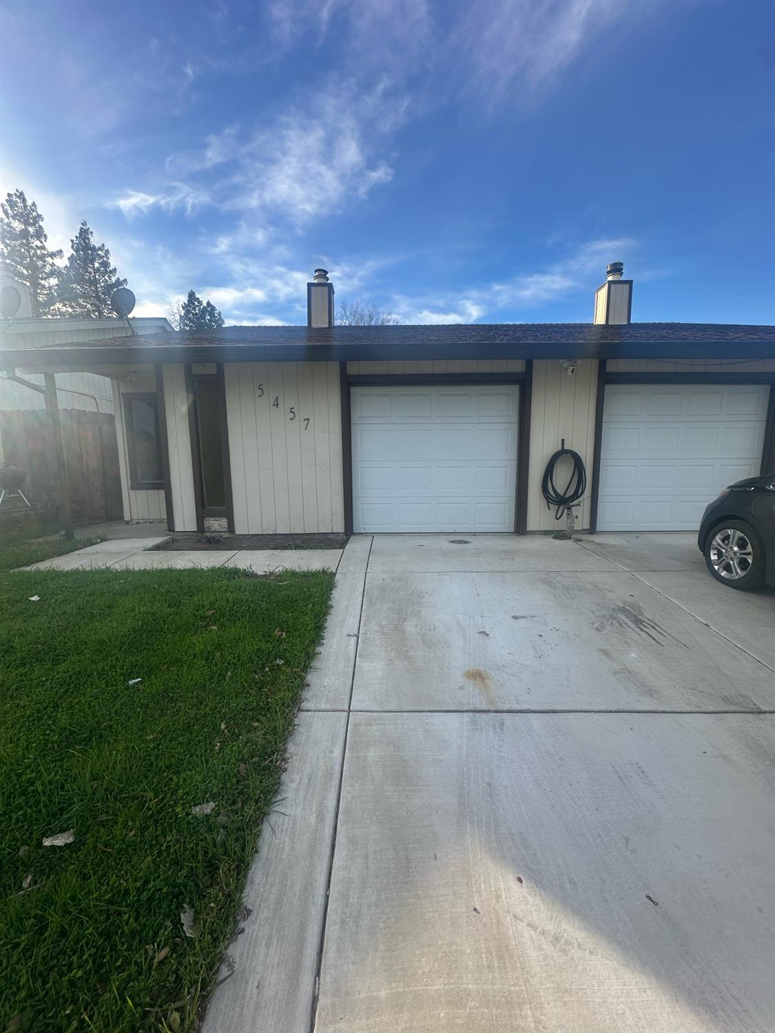 5457 E Knoll Drive