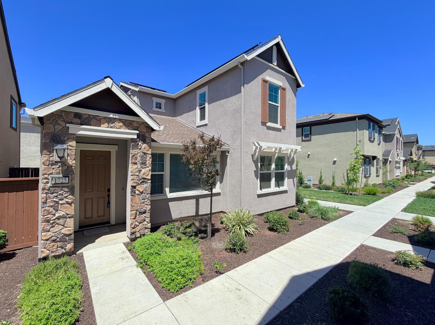 1725 Bounds Lane