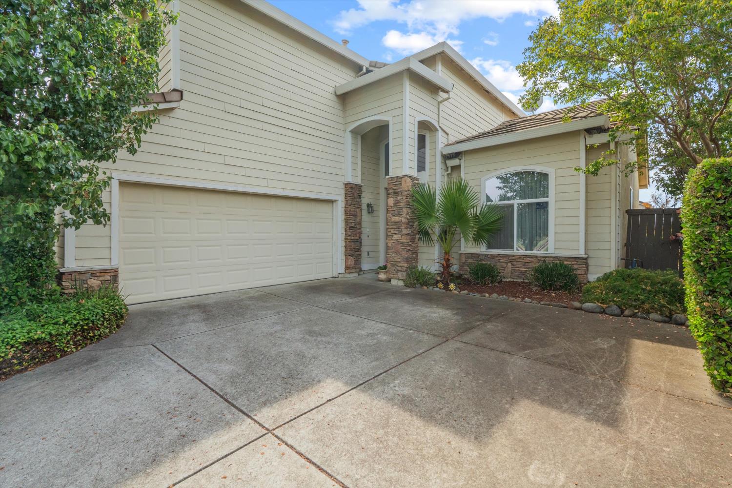 2418 Autumn Meadow Avenue