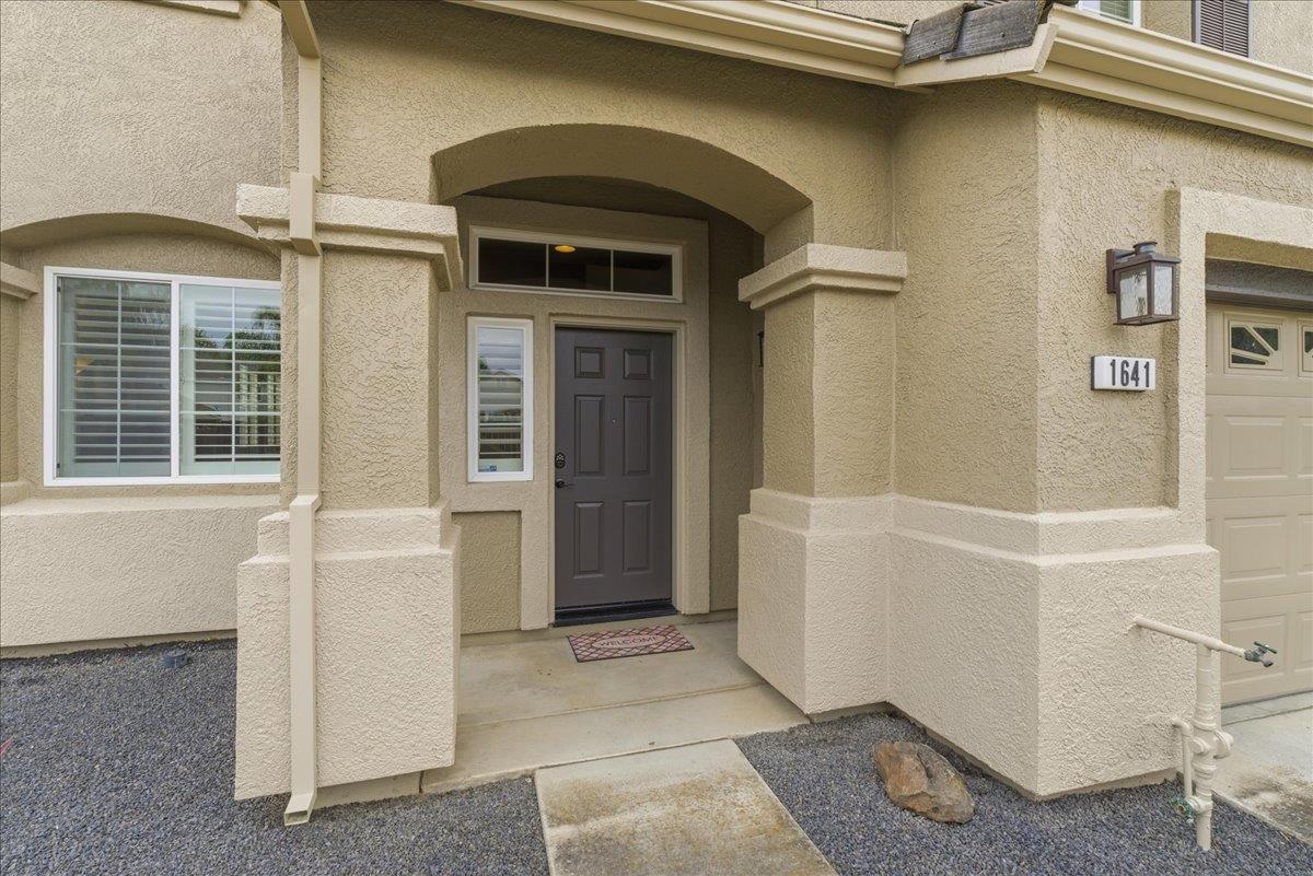 1641 Hummingbird Way
