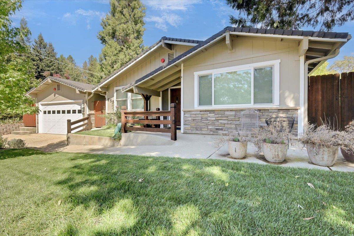 855 Forest Glade Circle