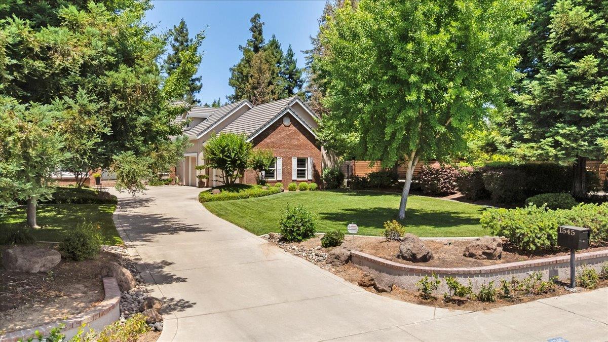 1545 Thunderbird Drive