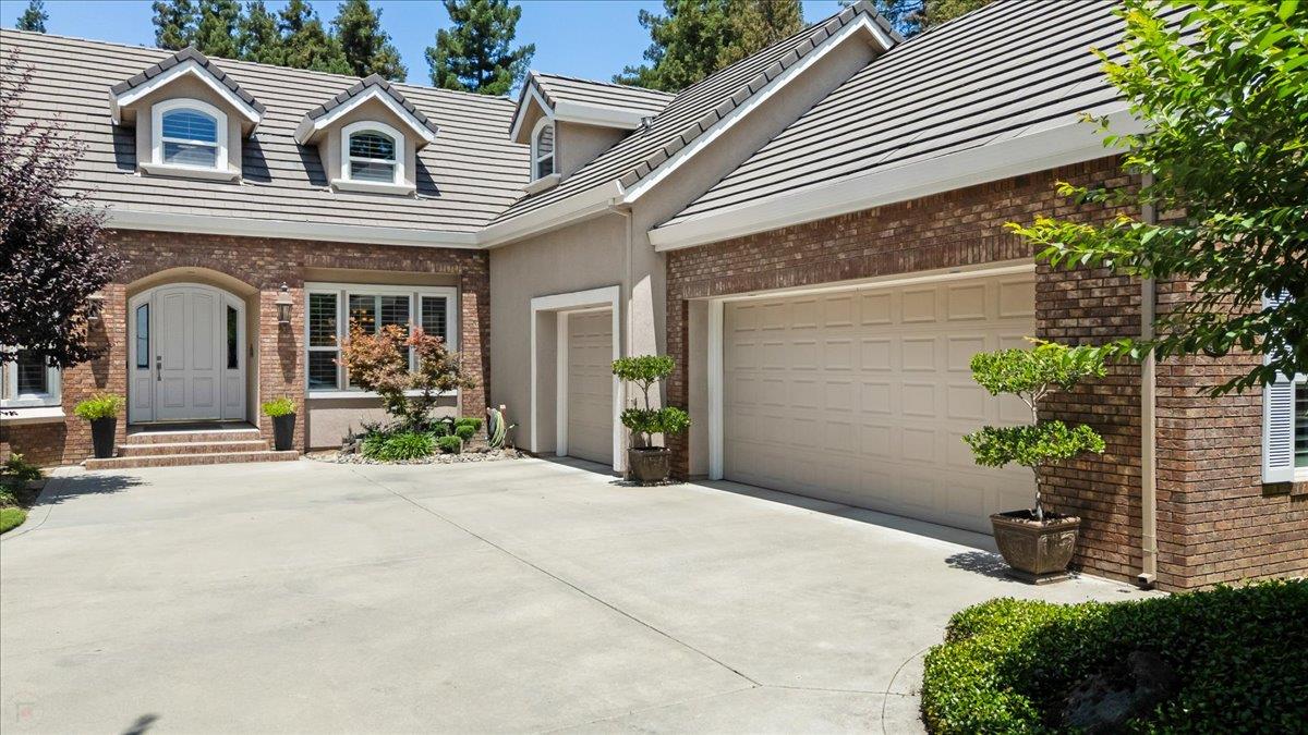 1545 Thunderbird Drive
