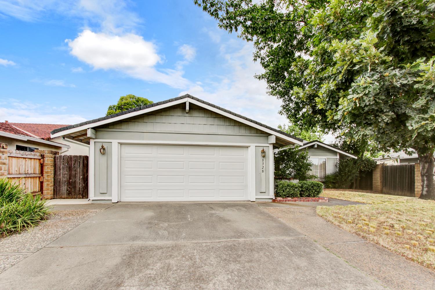 3328 Corbin Way