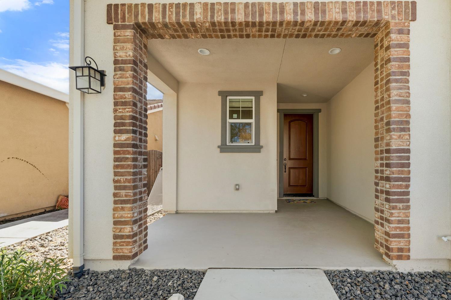 2432 Middlebury Dr