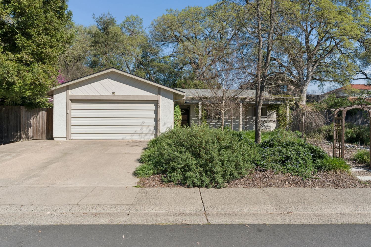 1440 W Colonial Parkway