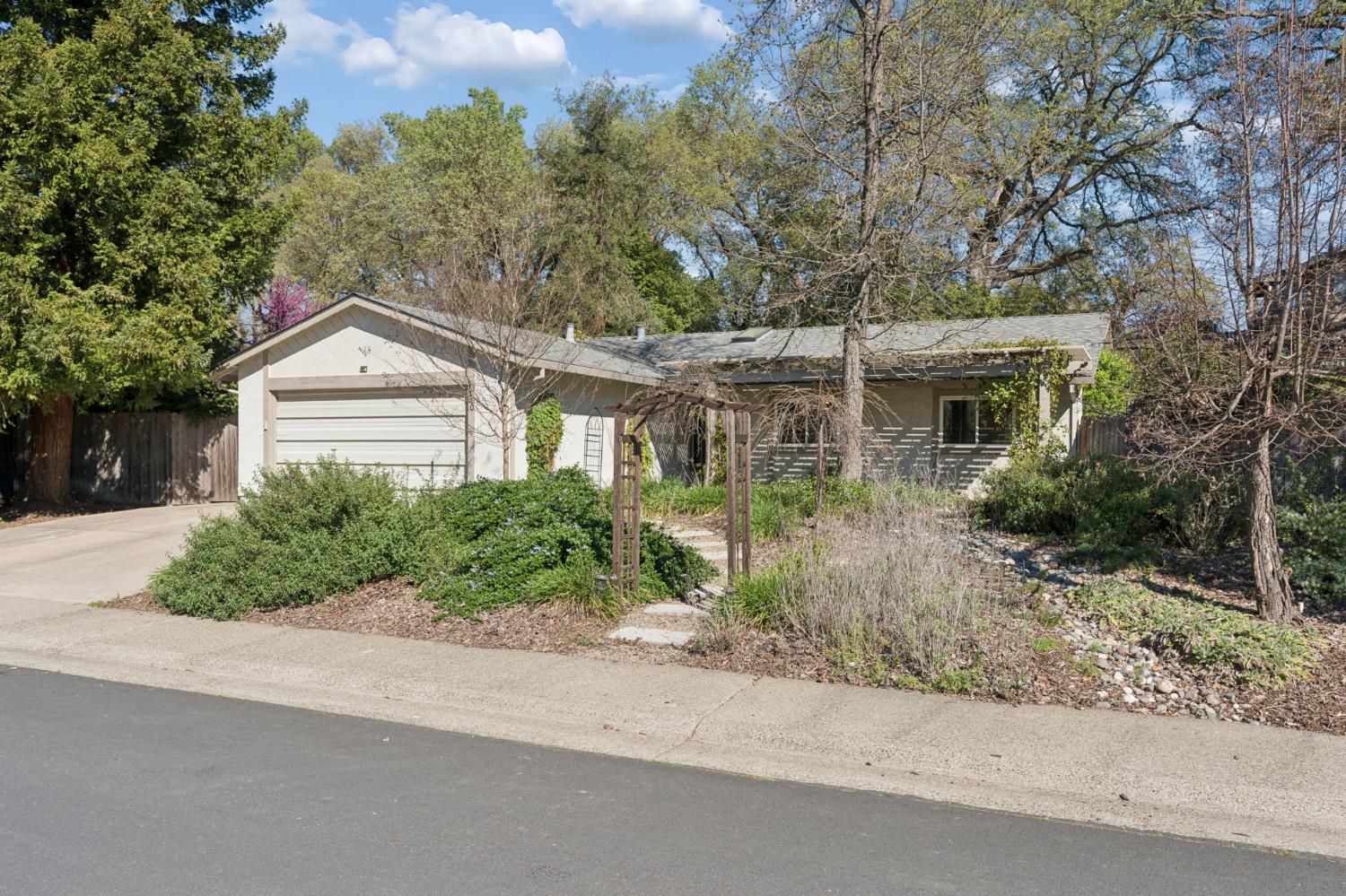 1440 W Colonial Parkway