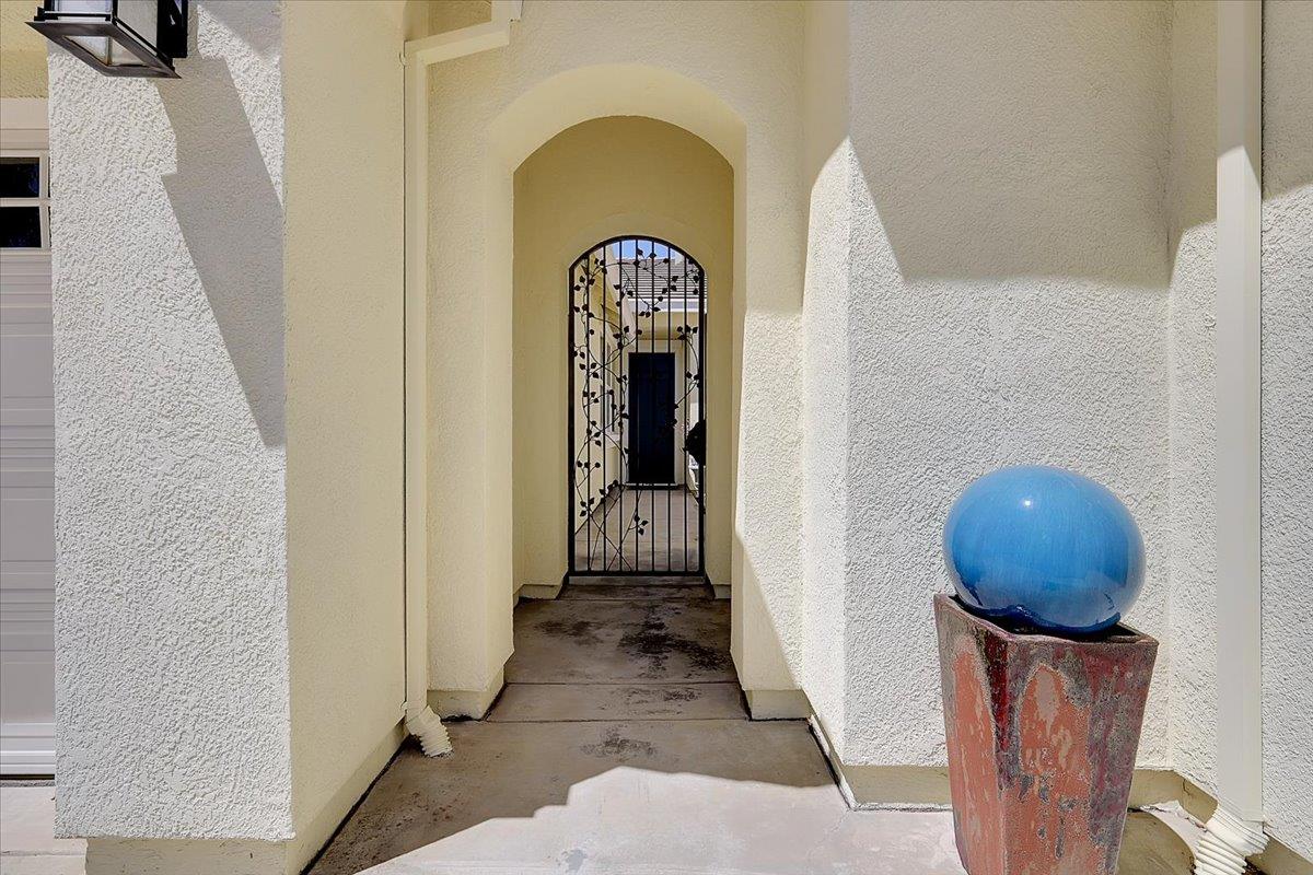 921 Kensington Way