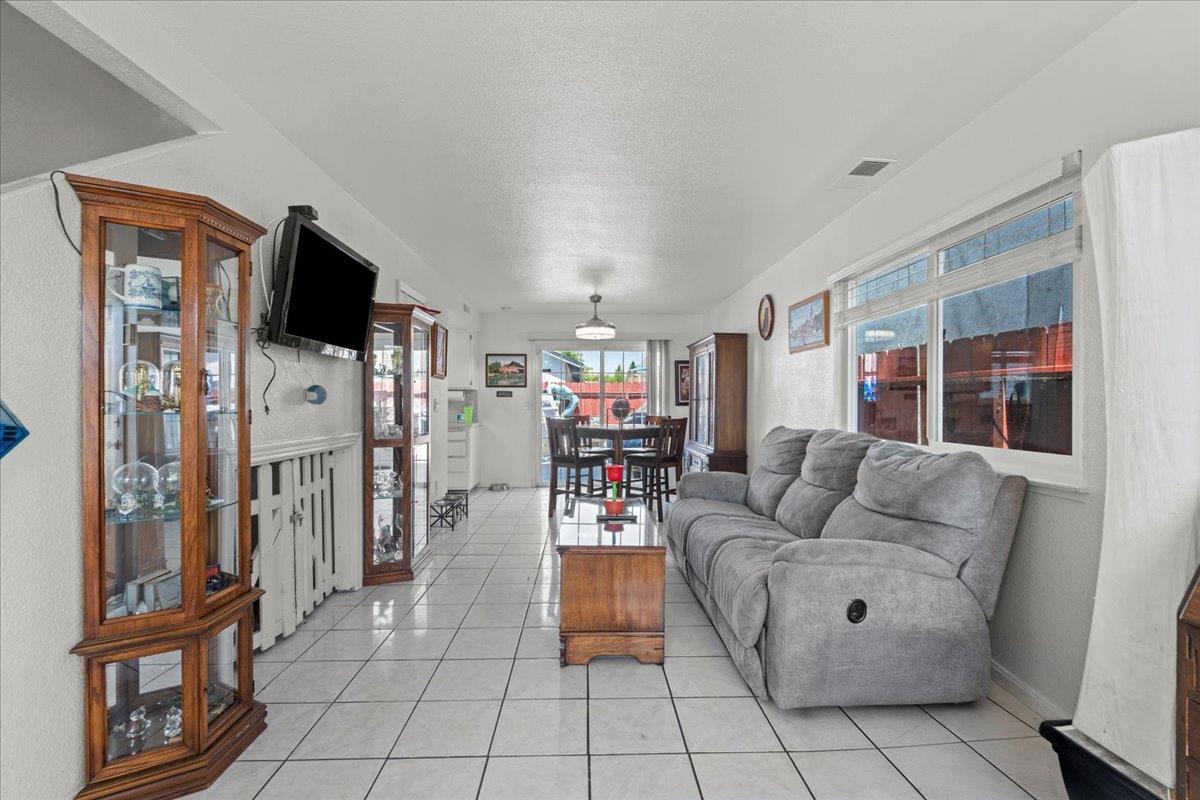 1572 Vine Circle