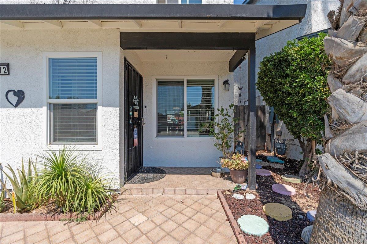 1572 Vine Circle