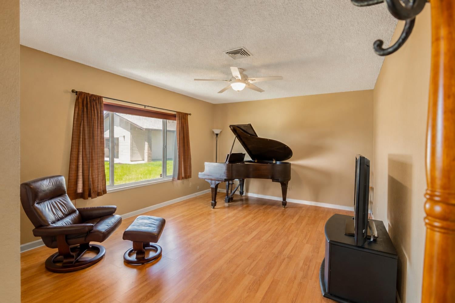 2940 Hughes Court - Photo 3