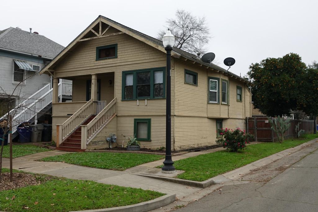 Photo of 3202 4th Avenue, Sacramento, CA 95817 (MLS # 226008179)