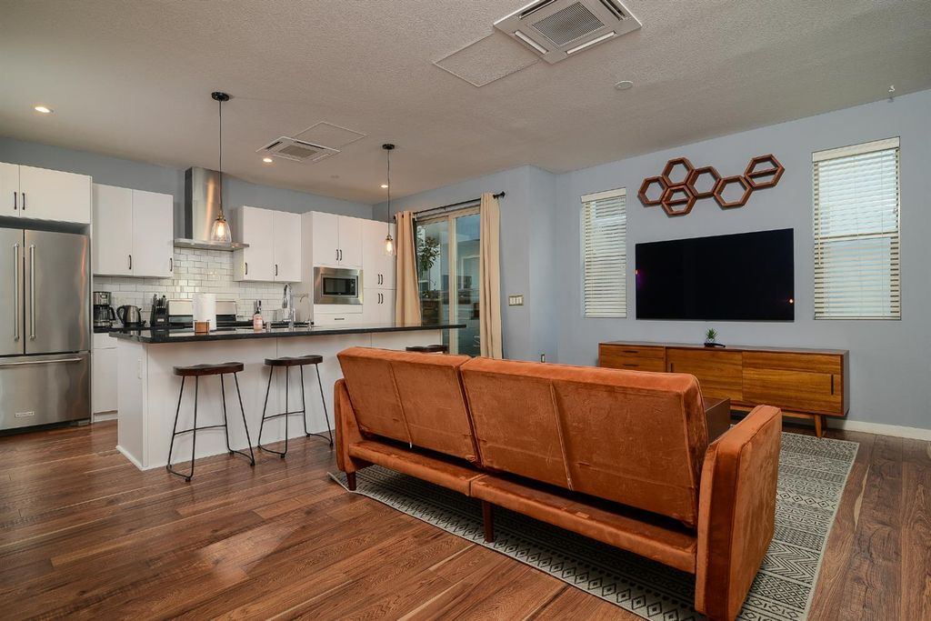 Photo of 288 log pond Ln, Sacramento, CA 95818 (MLS # 226031203)