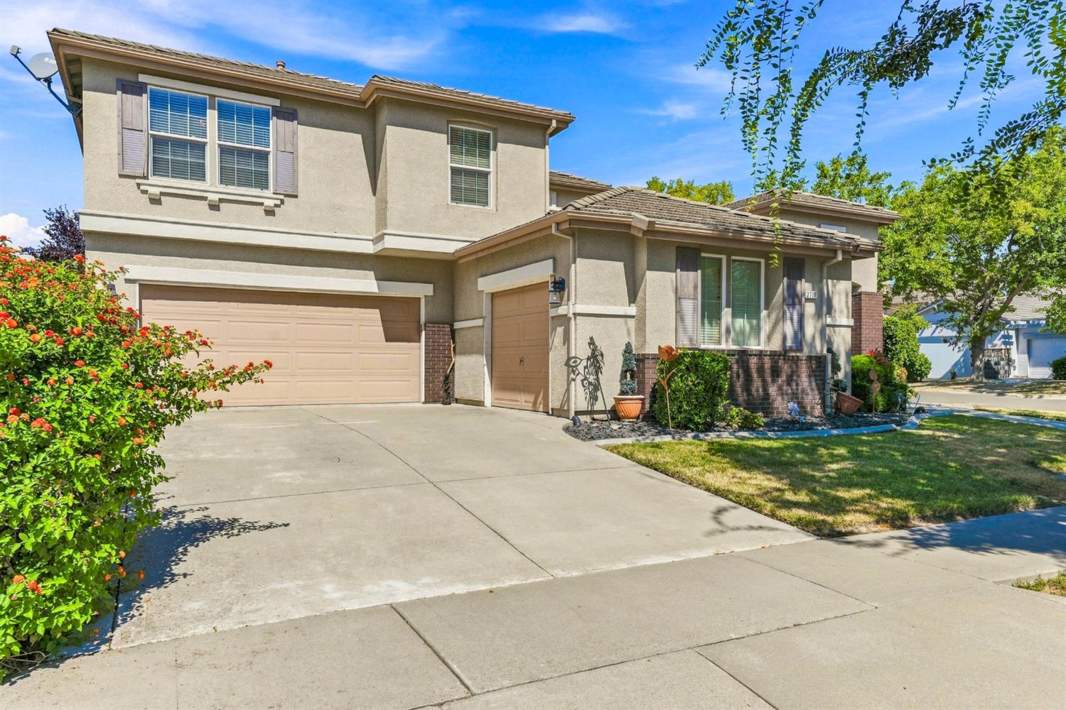 2700 E Cascade Street